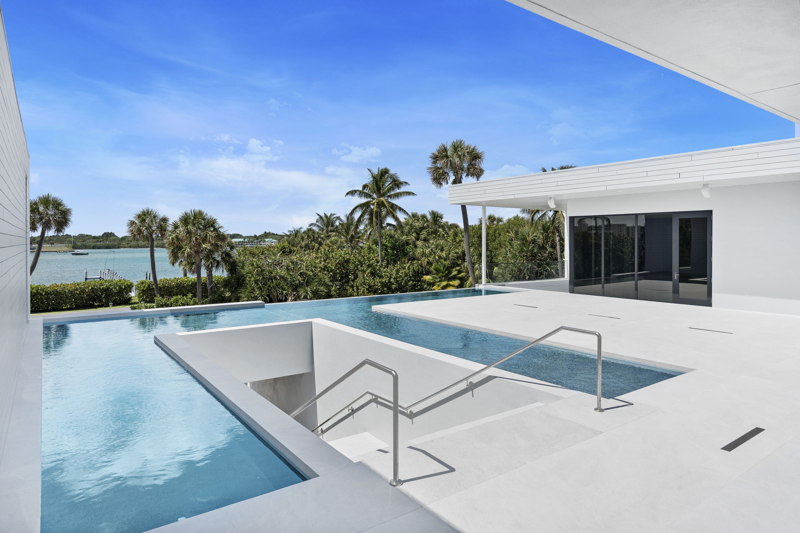 609 S Beach Modern Estate Jupiter Island